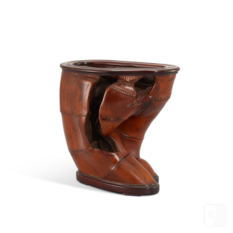 A natural-form bamboo brushpot, Qing dynasty 清 竹雕隨形筆筒
